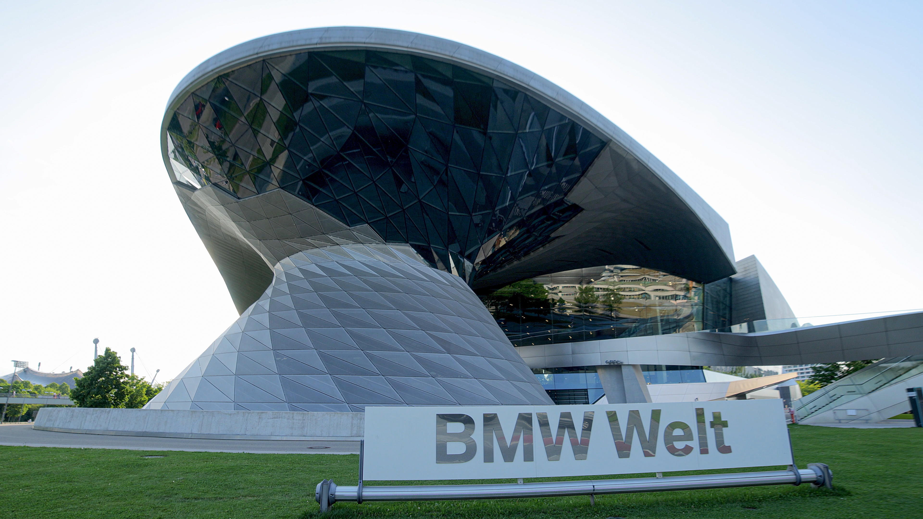 Caso de éxito: BMW: Producción Automotriz con Energía Verde
