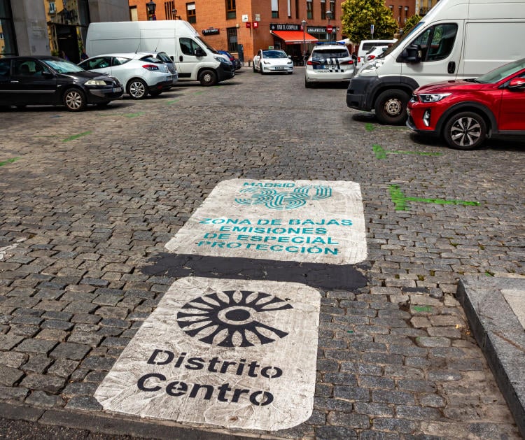 Etiqueta ambiental de la DGT: las novedades para 2025 Etiqueta ambiental de la DGT: las novedades para 2025