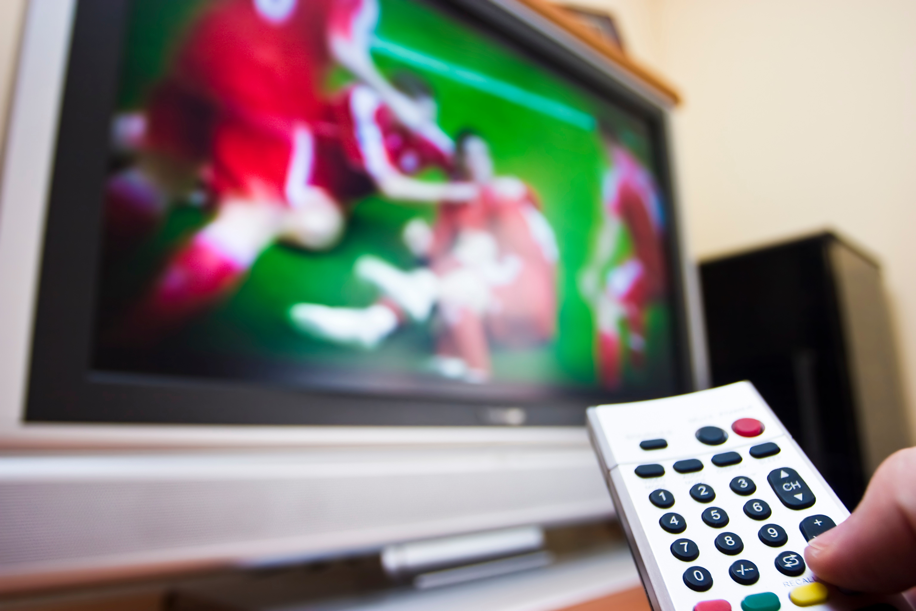 Se incluyen televisores, hornos, cafeteras, routers y hasta cepillos de dientes eléctricos. Cada dispositivo debe cumplir con requisitos específicos según su categoría, lo que impacta directamente en el tipo de productos que veremos en el mercado.