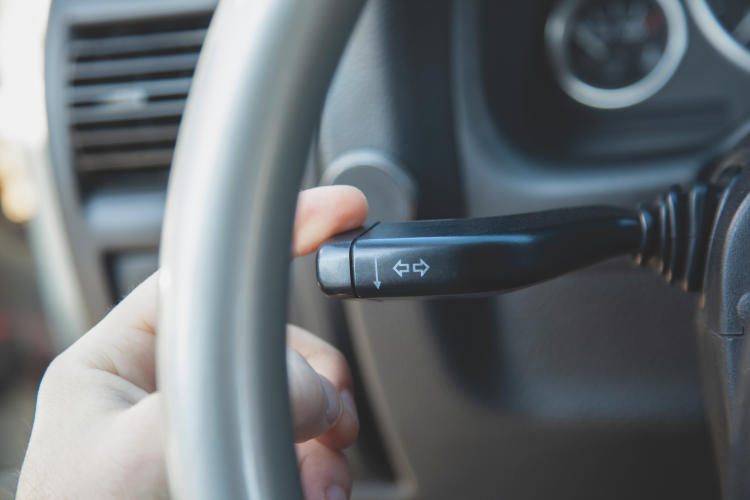 Luz intermitente del coche: ¿cuánta energía consume? Luz intermitente del coche: ¿cuánta energía consume?