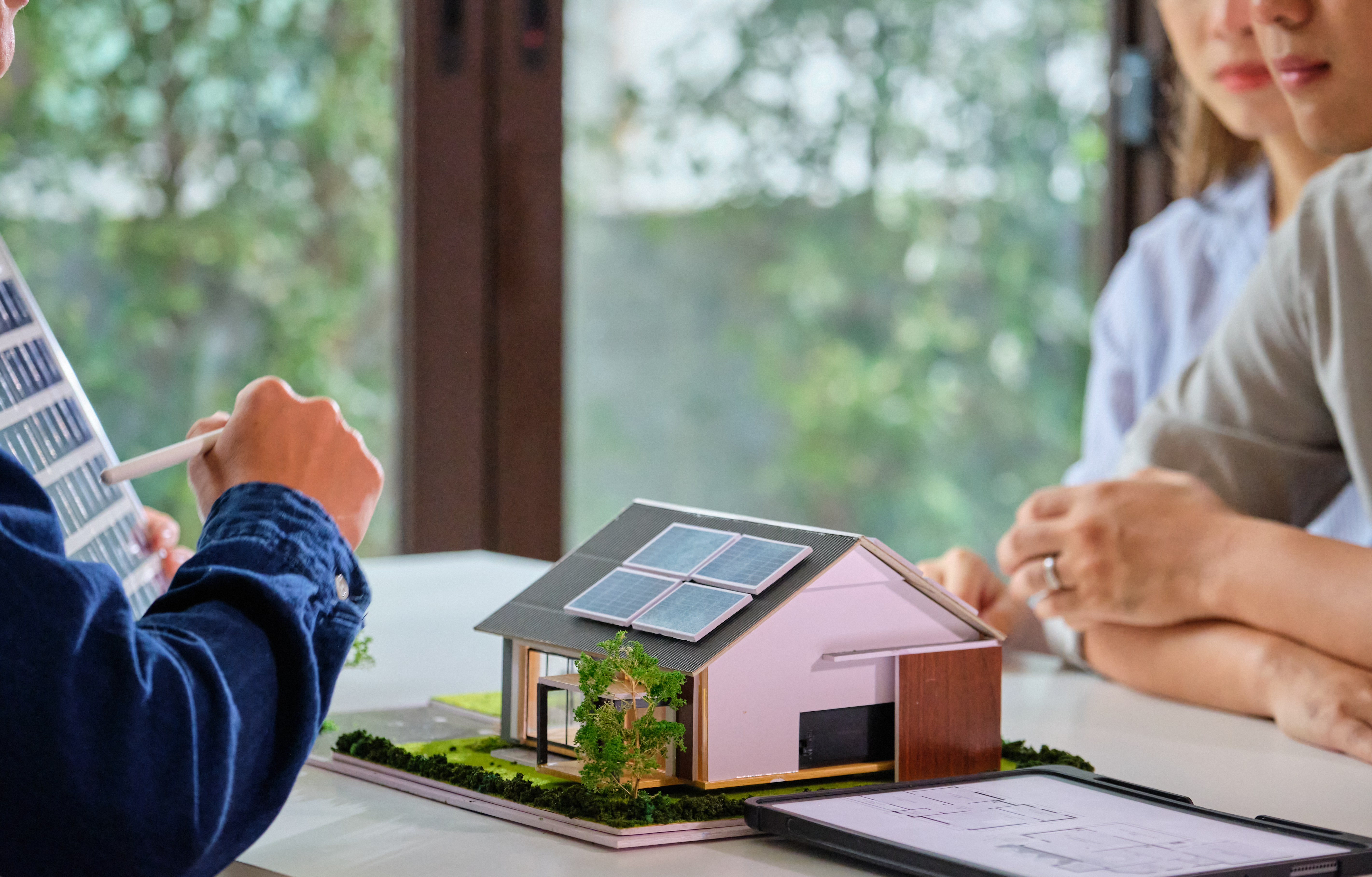 &iquest;C&oacute;mo funciona el balance neto en 2026? Gu&iacute;a para ahorrar con paneles solares