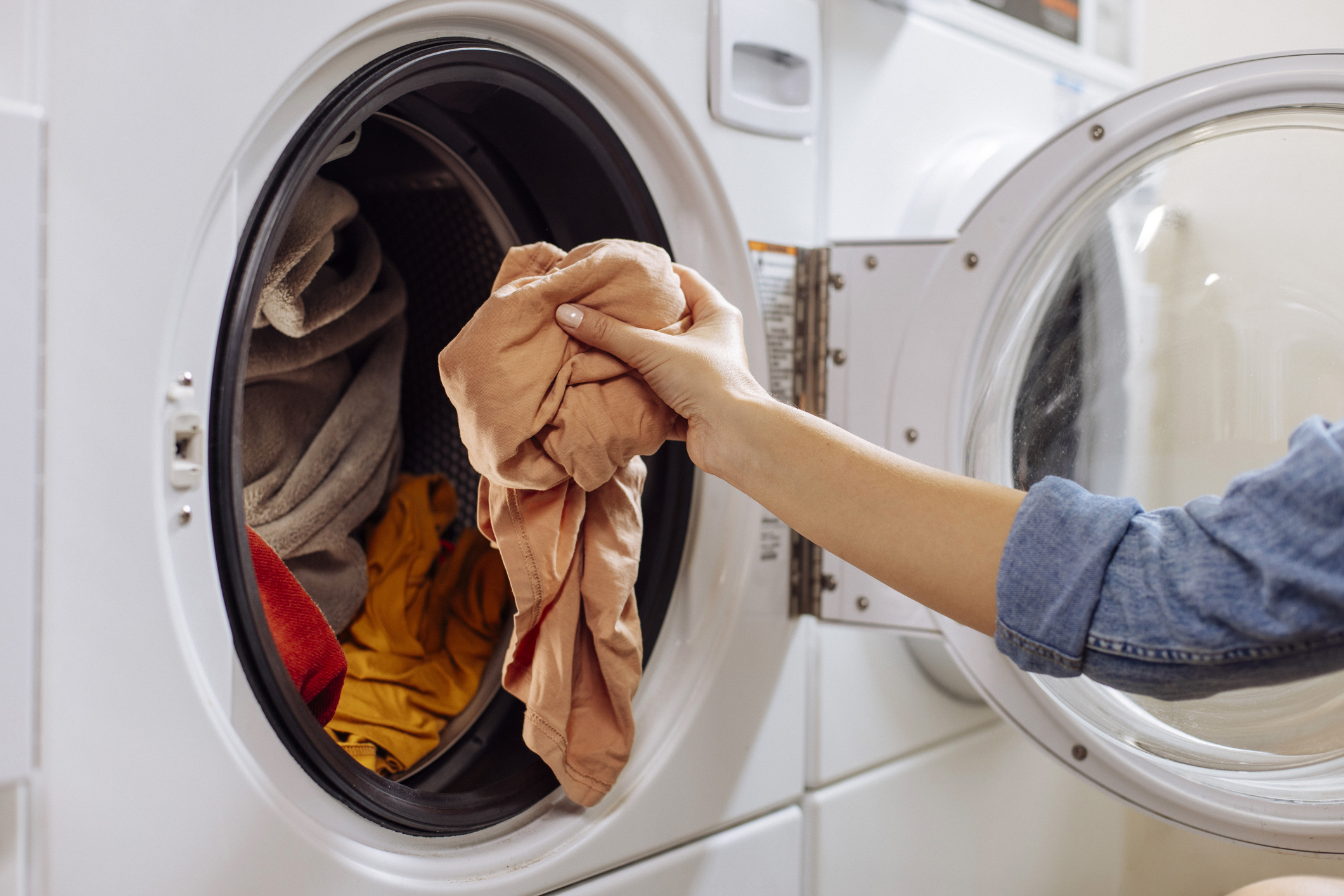 Moda sostenible: tejidos que necesitan menos lavados