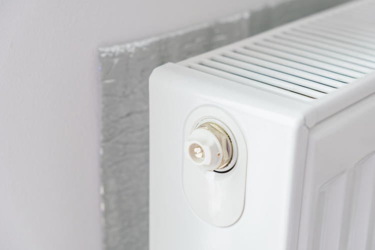 Panel reflectante para radiador: ventajas para ahorrar energía Panel reflectante para radiador: ventajas para ahorrar energía