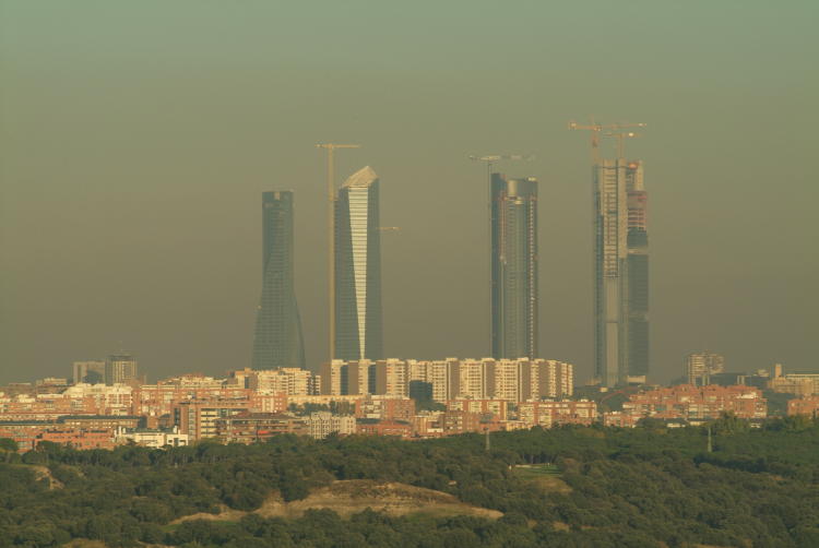 Ciudad con el aire contaminado Ciudad con el aire contaminado
