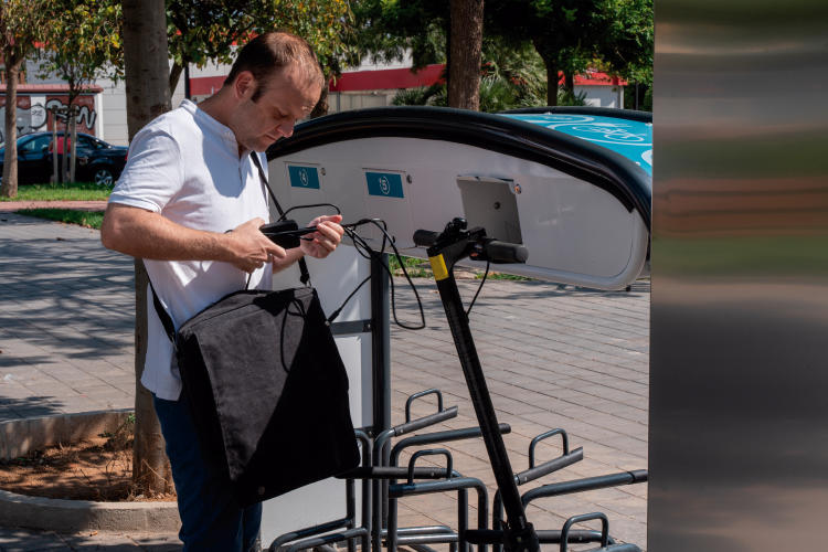 Bicicletas y scooters con carga solar: el futuro del transporte urbano sostenible Bicicletas y scooters con carga solar: el futuro del transporte urbano sostenible