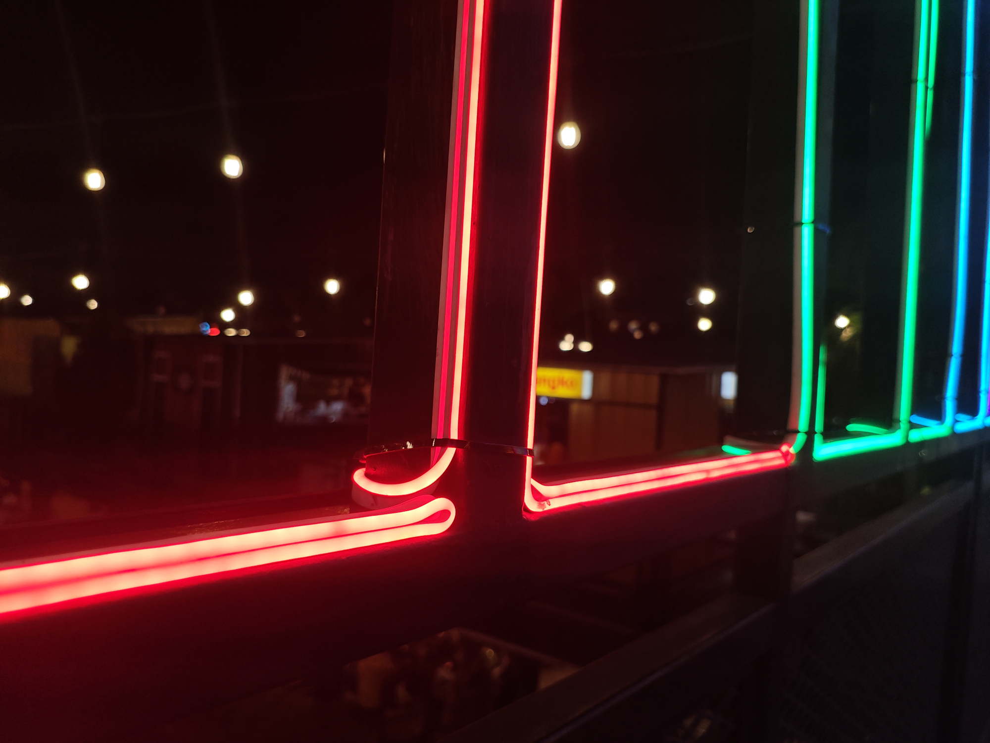 Cómo iluminar terrazas y balcones de forma eficiente