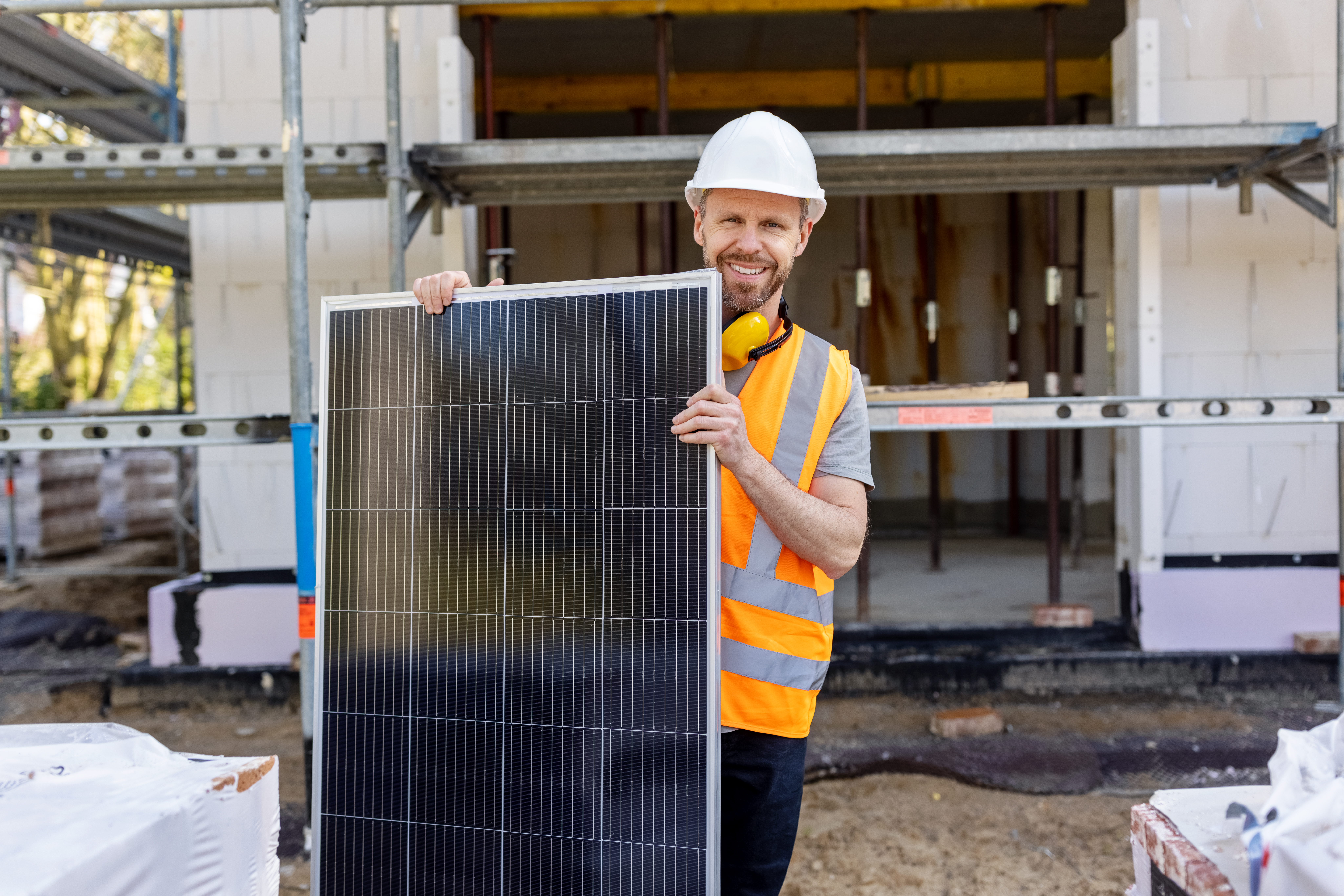 ¿Se puede instalar energía solar en un piso en altura? Soluciones más allá de los chalets