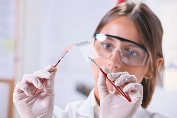 Nuevos materiales para paneles solares más eficientes y económicos. Nuevos materiales para paneles solares más eficientes y económicos.