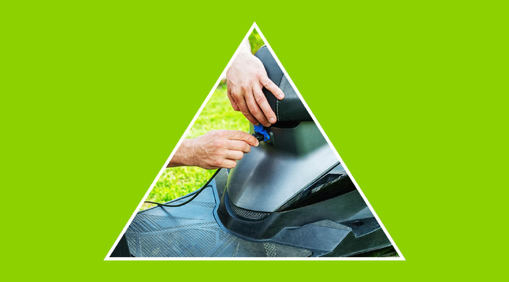 Cargando una moto eléctrica