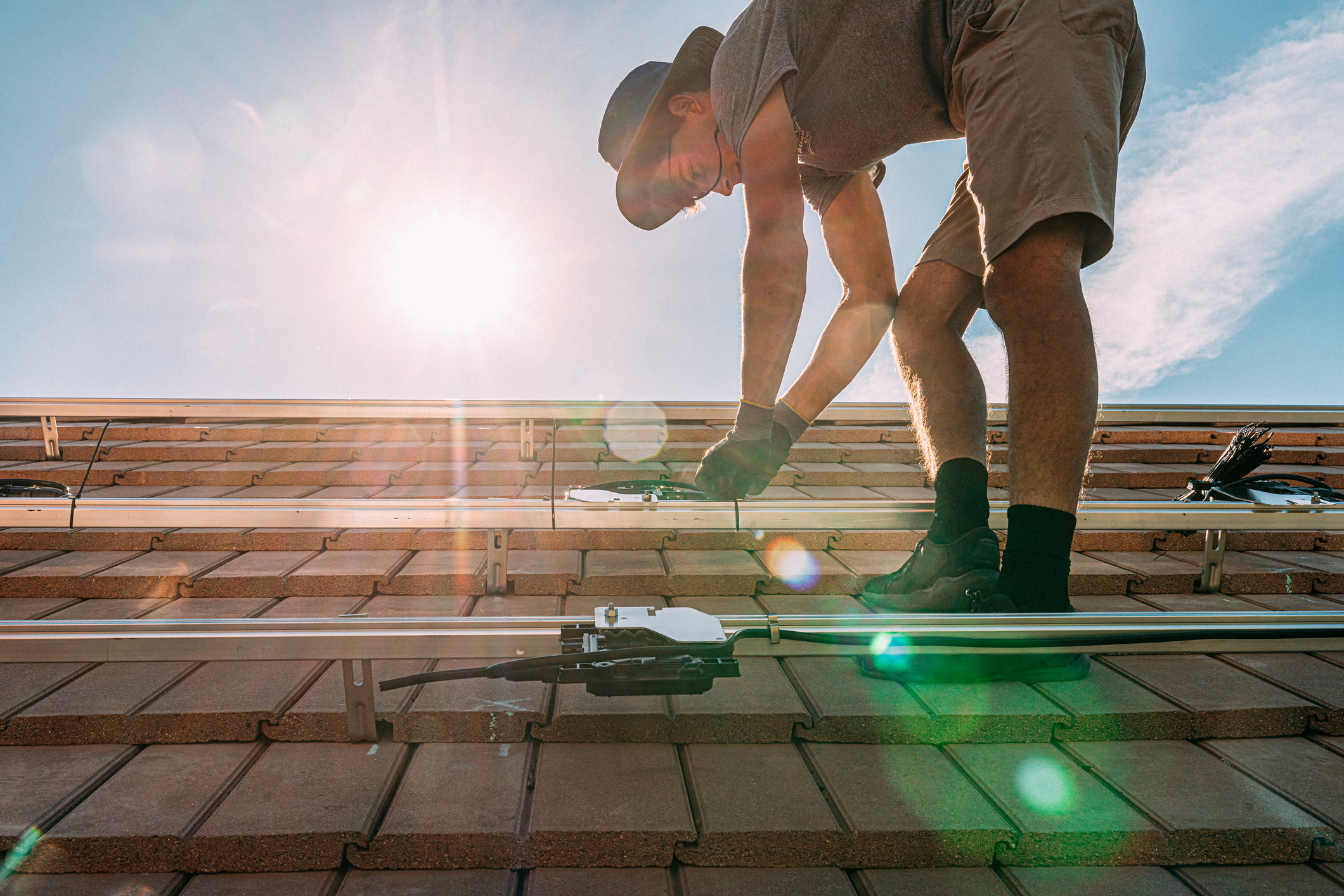 Microinversores solares: qu&eacute; son y cu&aacute;ndo merece la pena instalarlos