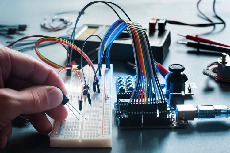 Qué diferencias hay entre electricidad y electrónica Qué diferencias hay entre electricidad y electrónica