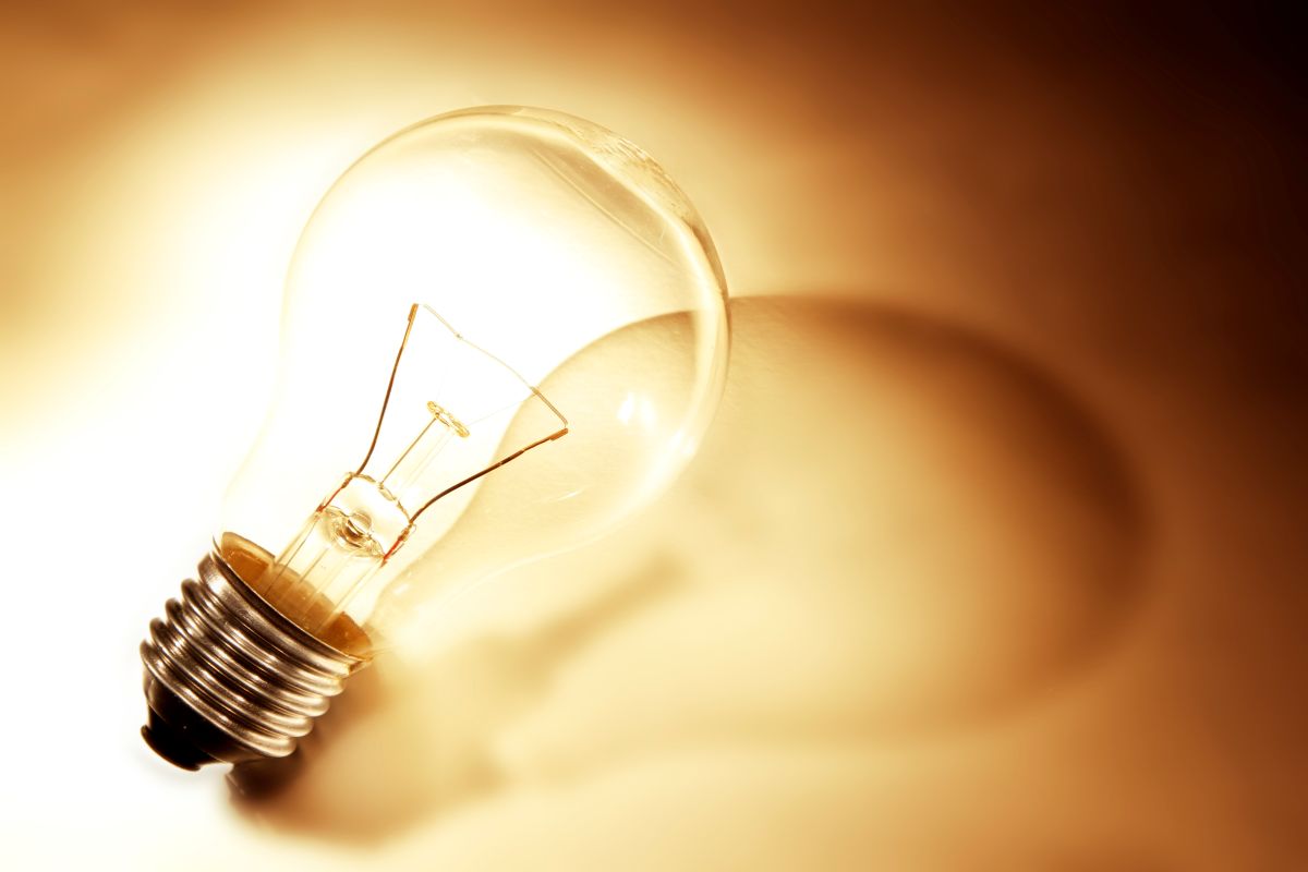 ¿Cuánto cuesta cambiar el titular de la luz?