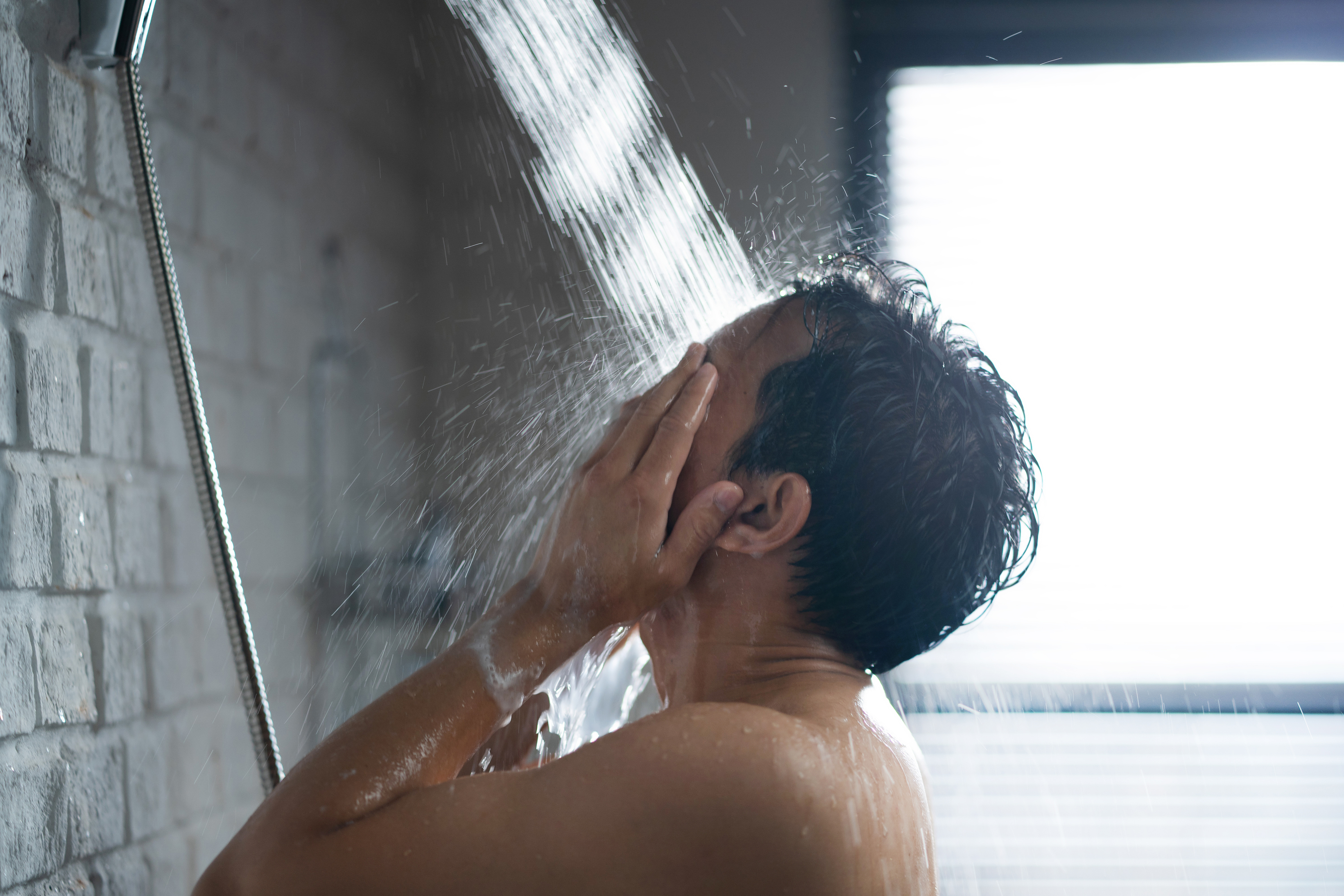Consumo: &iquest;es mejor ducharse por la ma&ntilde;ana o por la noche?