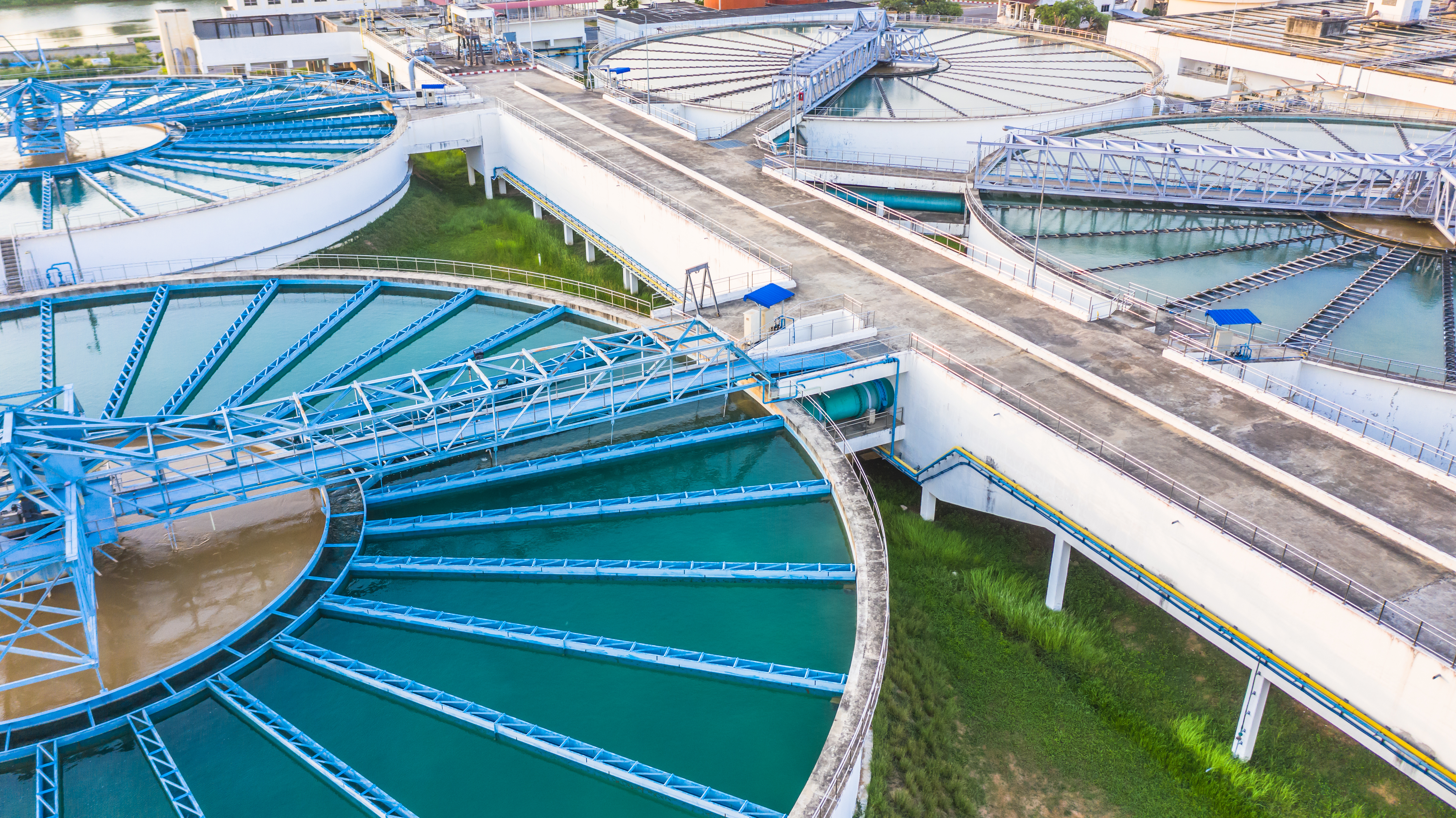 Desalinizadoras alimentadas por energías renovables: Solución para la crisis hídrica.