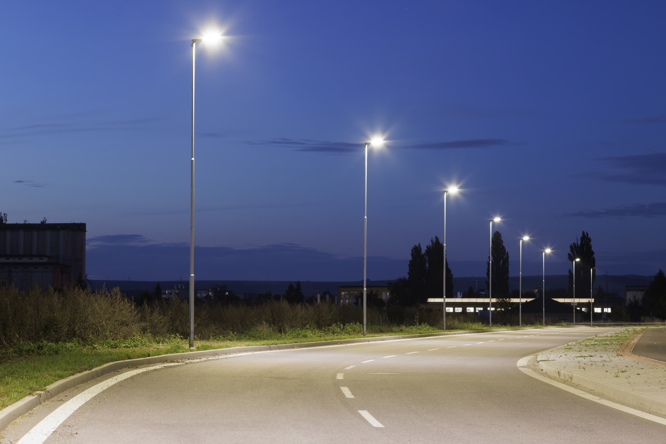 Farolas inteligentes: c&oacute;mo ahorran energ&iacute;a al encenderse solo cuando las necesitas