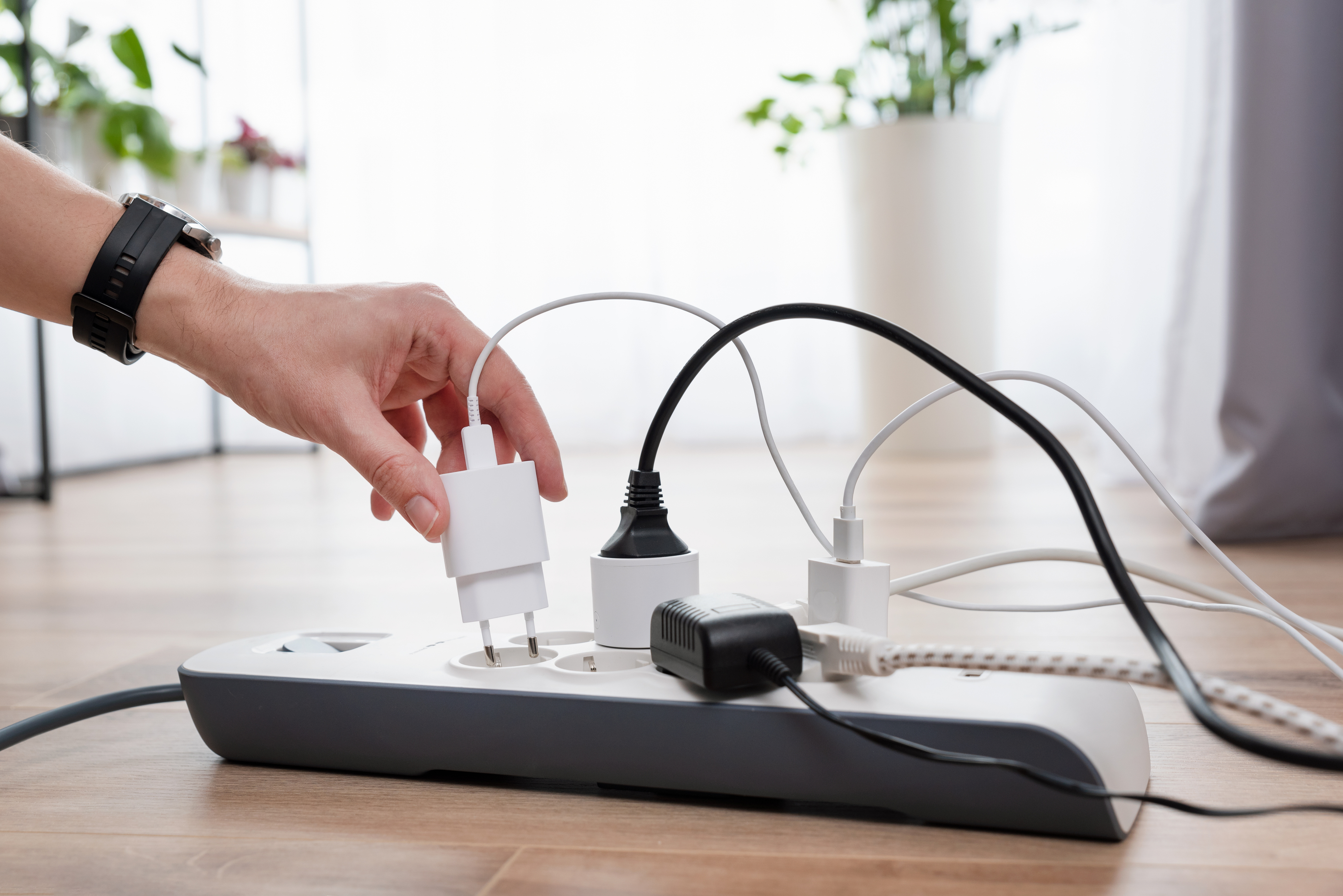 Seguridad energética en casa: cómo prevenir apagones, fugas y subidas de tensión