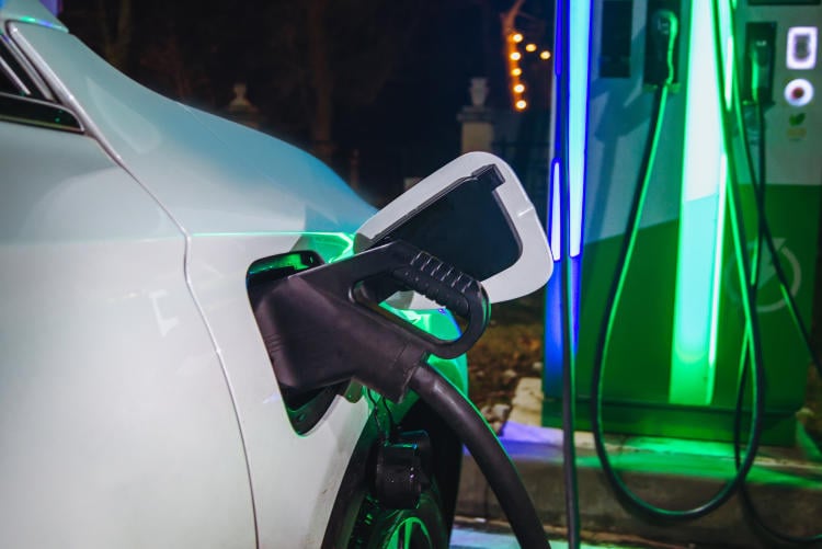 cargar coche eléctrico por la noche cargar coche eléctrico por la noche