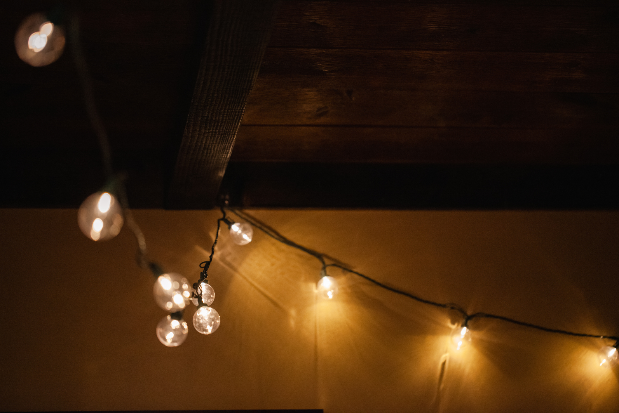 Cómo iluminar terrazas y balcones de forma eficiente