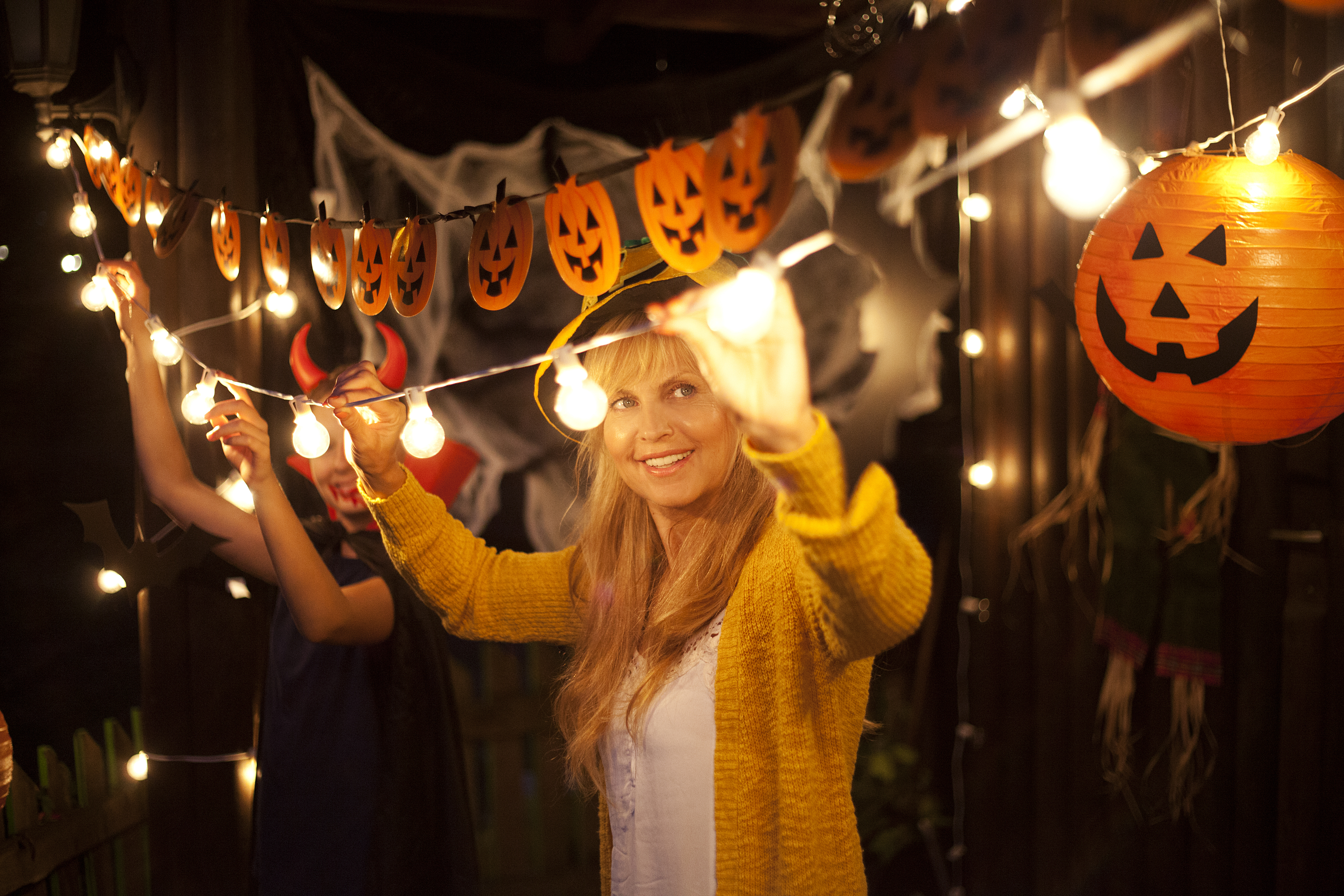 Pilas recargables para tu decoración de Halloween (y para todo el año)